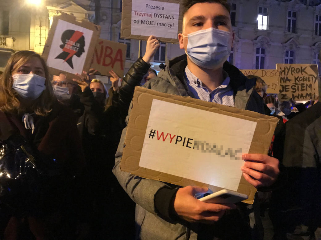 Protest kobiet w Katowicach. Tłumy strajkują przeciwko zakazowi aborcji