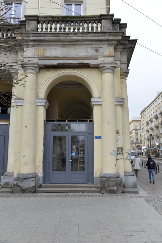 Samowola budowlana na pl. Zbawiciela. Restaurator zapłaci pół miliona kary?!