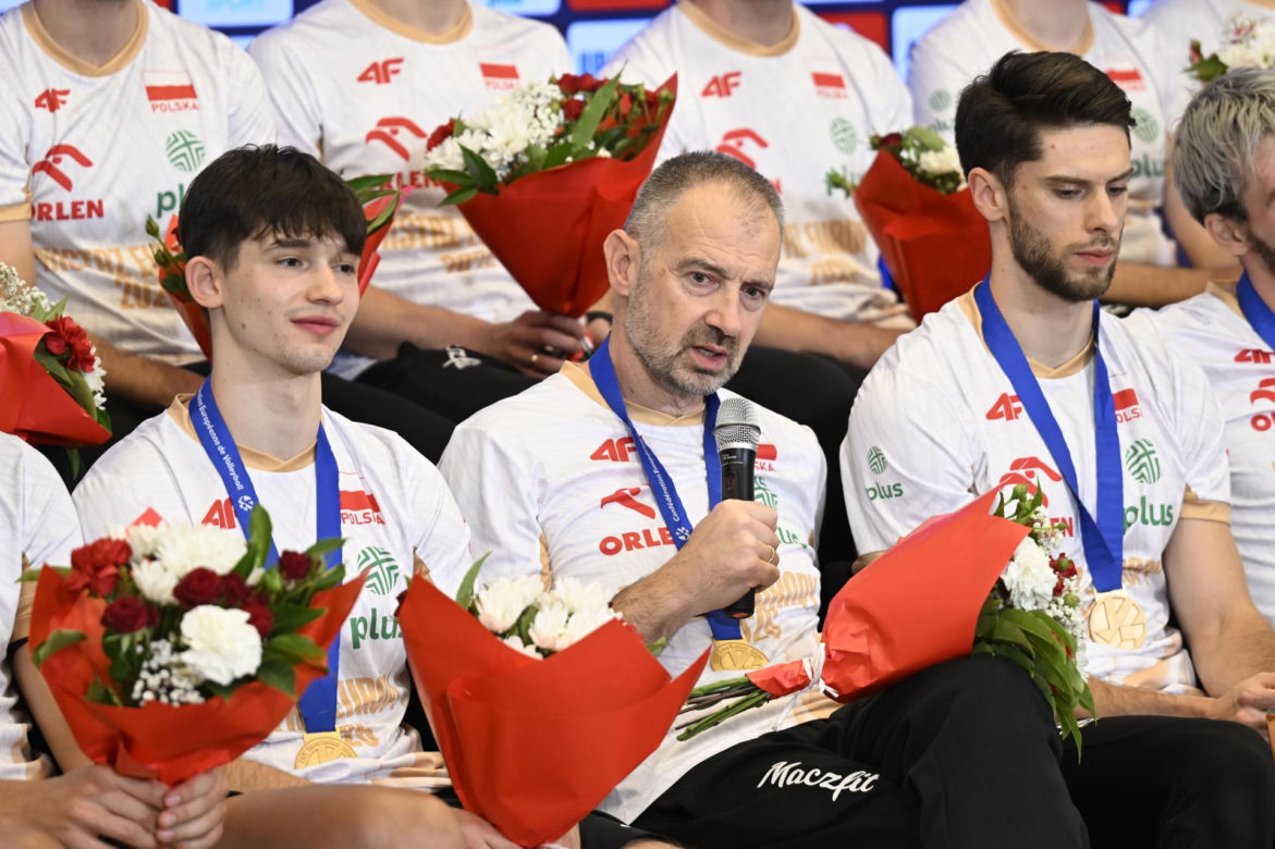 Złoci medaliści ME przywitani przez kibiców na lotnisku