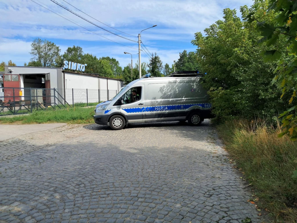 Pożar w fabryce dronów wojskowych w Skarżysku-Kamiennej. Policja bada przyczyny, ulica zablokowana