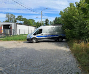 Pożar w fabryce dronów wojskowych w Skarżysku-Kamiennej. Policja bada przyczyny, ulica zablokowana