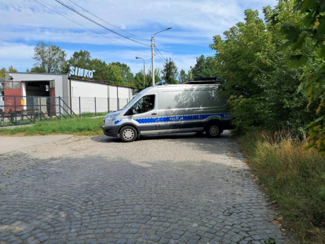 Pożar w fabryce dronów wojskowych w Skarżysku-Kamiennej. Policja bada przyczyny, ulica zablokowana