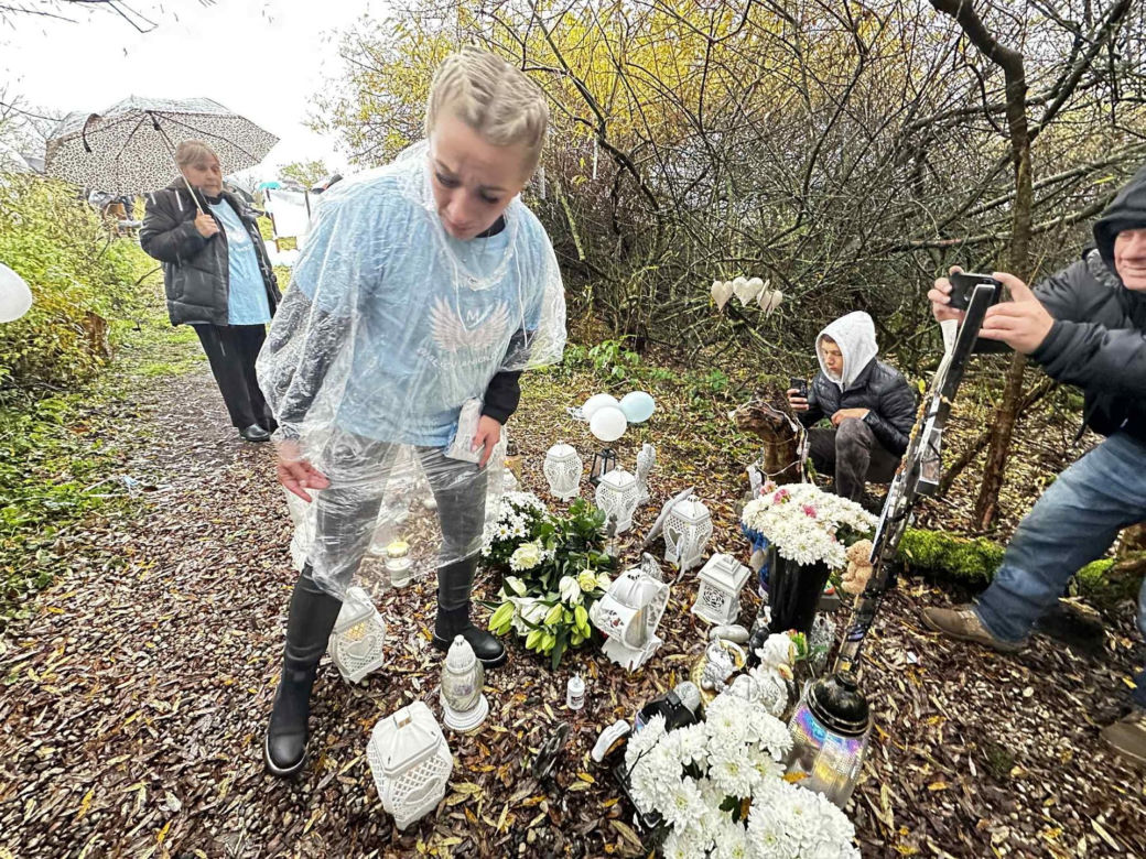 Mama cierpi po stracie Mai. Codziennie odwiedza miejsce znalezienia zwłok. Co powiedziałaby mordercy córki?