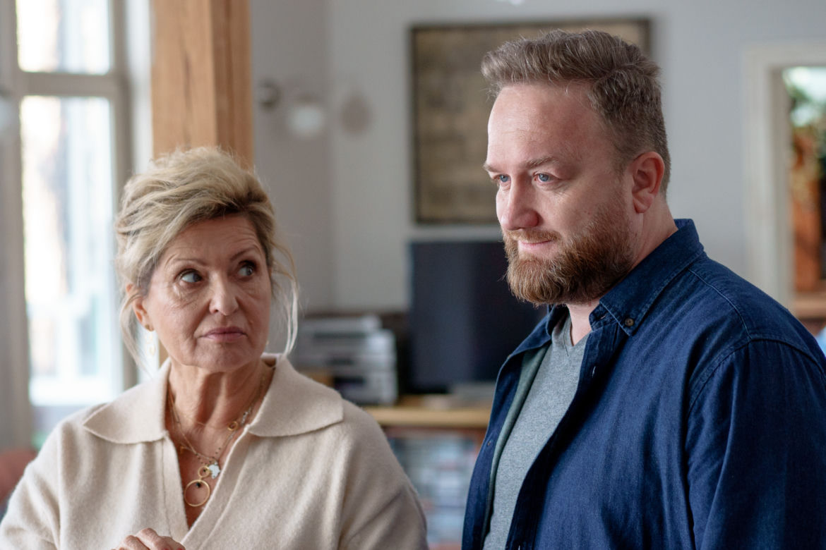 Przyjaciółki 19 sezon odc. 221. Paweł (Bartek Kasprzykowski), Maria (Ewa Kasprzyk)