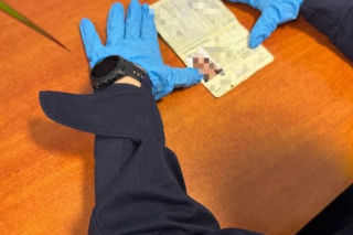 Przerobiła paszport babci, by odwiedzić ukochanego w areszcie! Teraz 38-latce też grozi więzienie