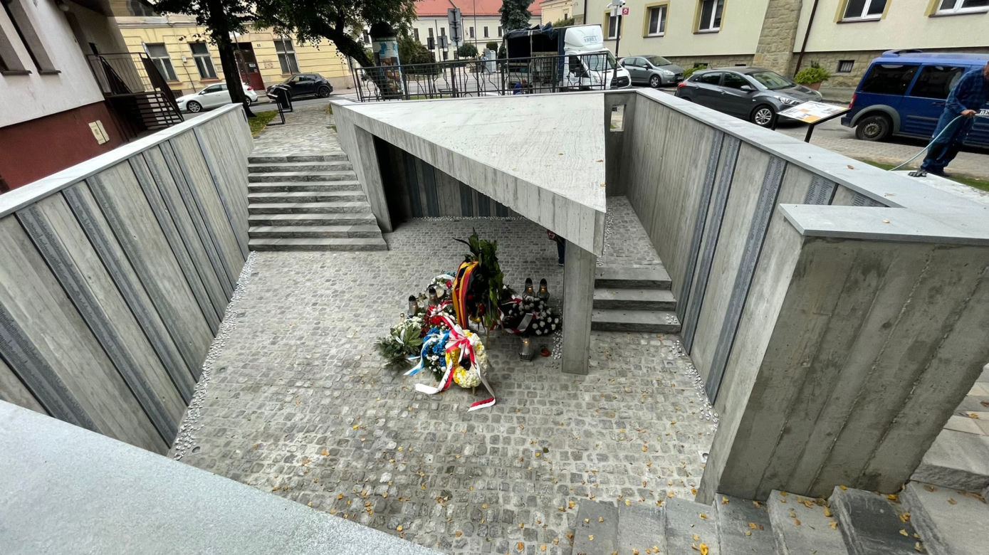Skwer Pamięci Ofiar Holokaustu już gotowy
