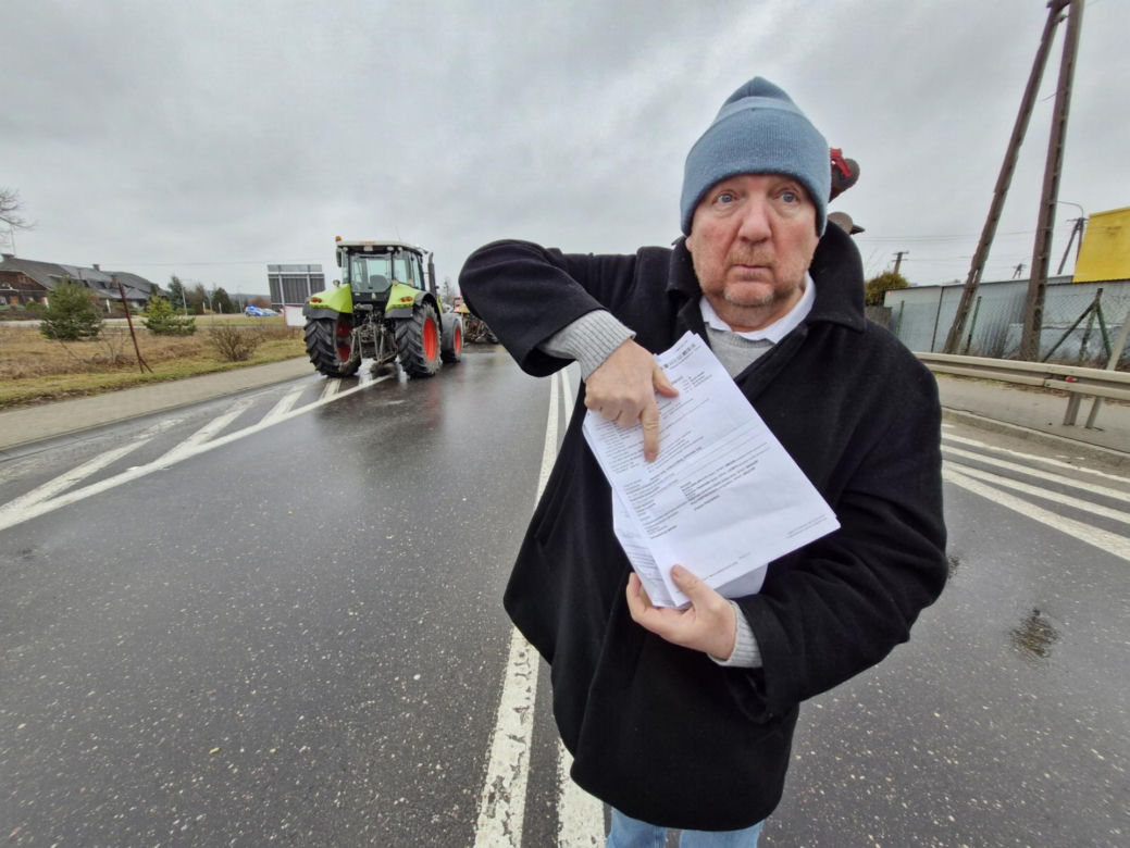 Rolnicy nie przepuścili chorego na serce dziennikarza przez blokadę