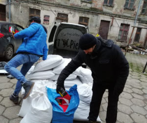 POLICYJNA ZASADZKA w centrum Łodzi. Funkcjonariusze przejęli ponad 300 KILOGRAMÓW nielegalnego towaru