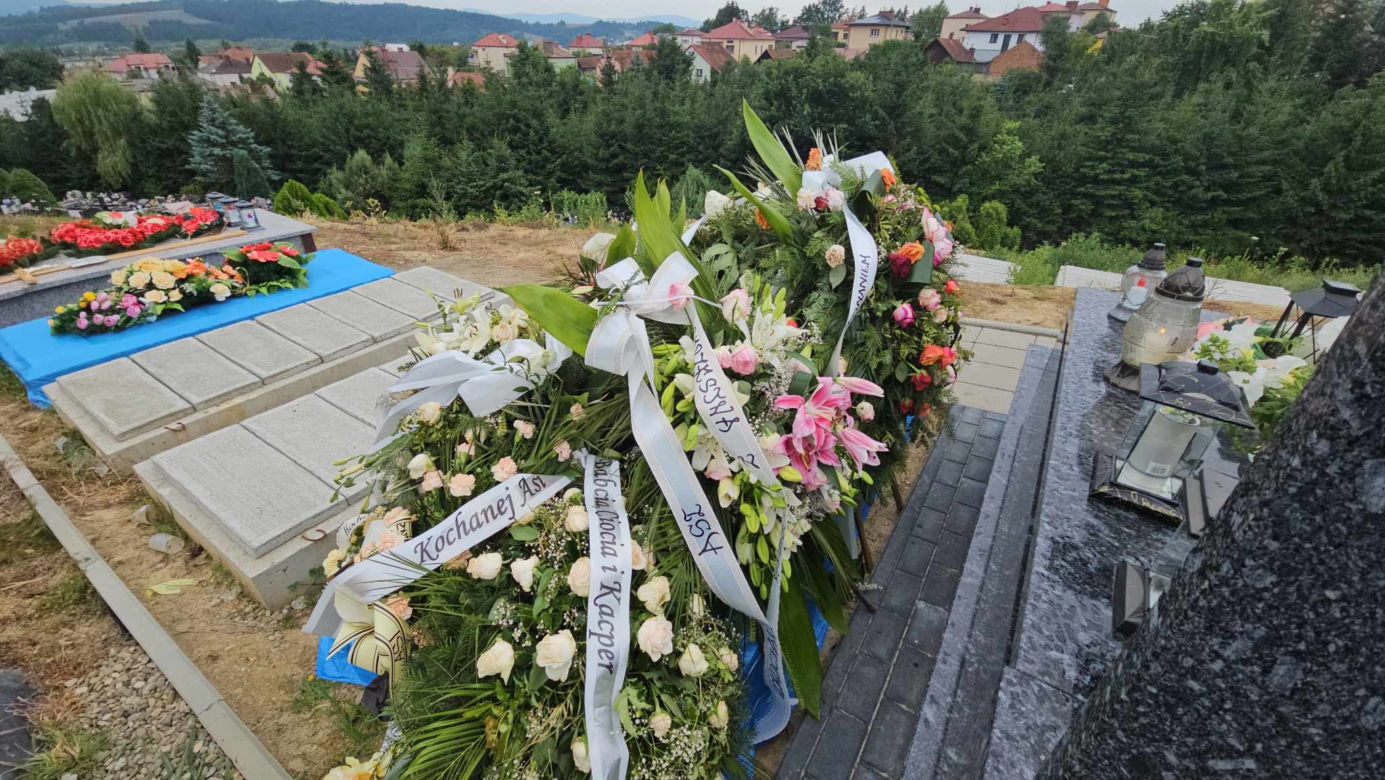 Strzyżów. Grób Joanny, która zginęła ratując synka [GALERIA]