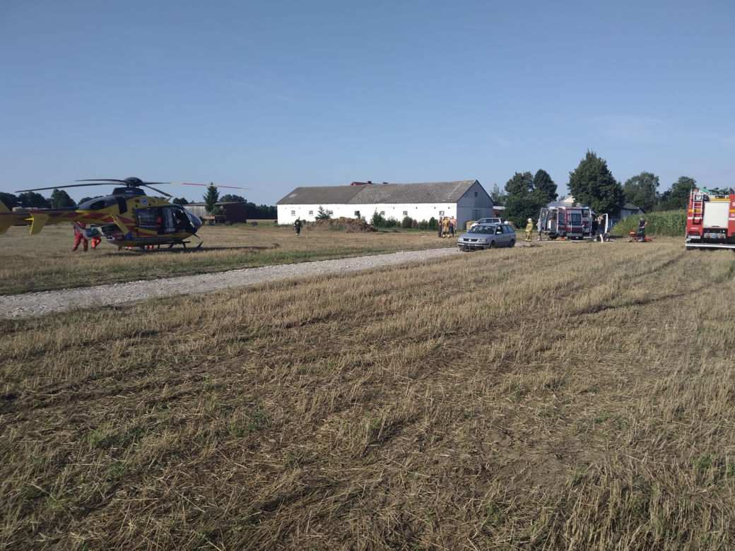 Fatalny wypadek pod Płockiem! Dziecko uderzyło w samochód! Zabrał je śmigłowiec