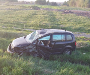 PILNE! Groźny wypadek na DK 42 w Wąchocku. Jedna osoba w szpitalu