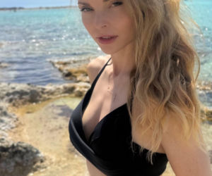 Izabella Miko