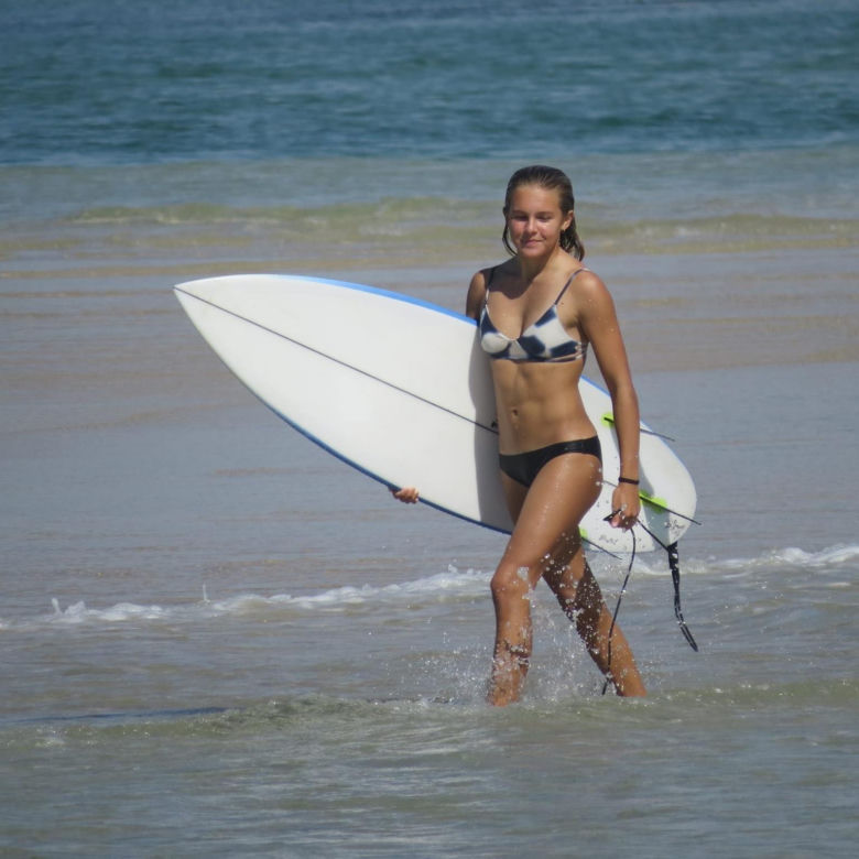 Surferka Blaze Roberts