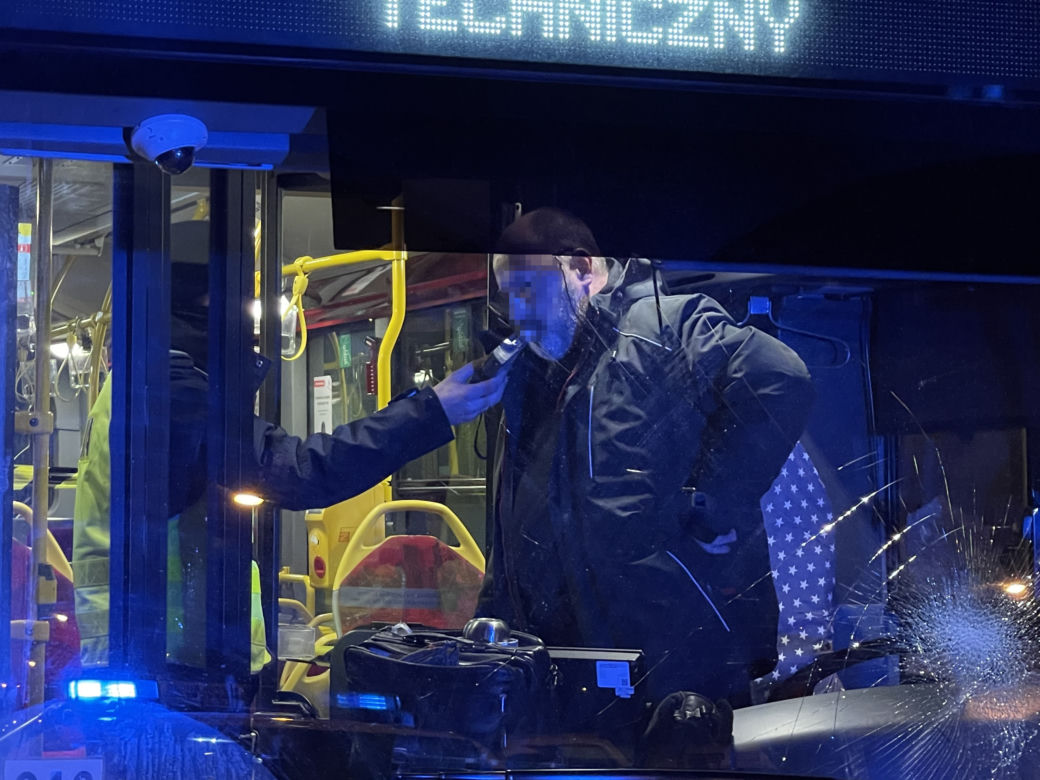 Autobus miejski potrącił dwie osoby w Ursusie