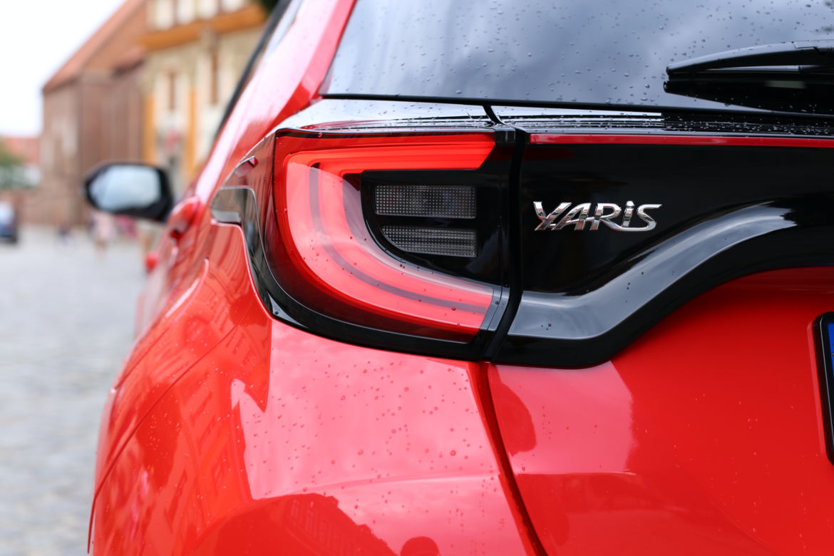 2020 Toyota Yaris 1.5 HYBRID Premiere Edition (Tokyo Fusion)