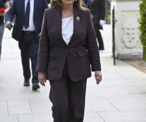 Ministra kultury zachwyciła elegancją na premierze filmu Ojczyzna