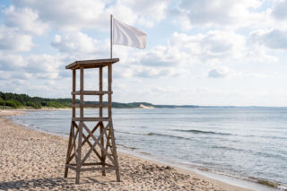 Sinice Mielno. Czy w Mielnie można się kąpać 13.08? Flaga, warunki pogodowe