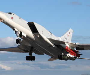 Rosyjskie bomobowiec Tu-22M3 z pociskiem Ch-22