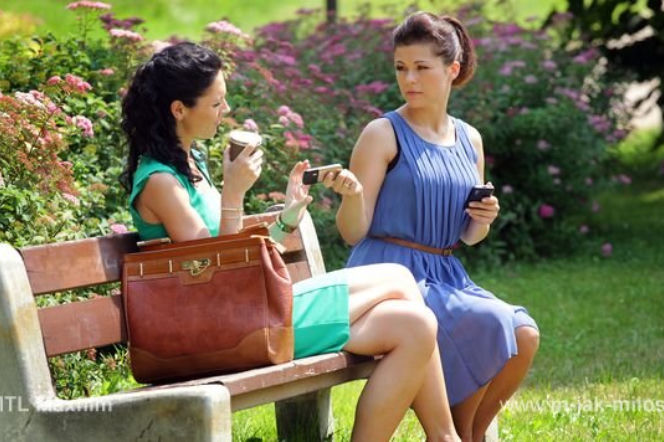 M jak miłość. Kinga (Katarzyna Cichopek), Mirka (Andżelika Piechowiak)