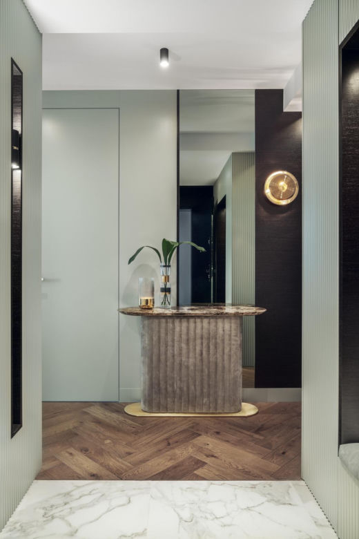 Styl modern classic we wnętrzu. Dyskretny luksus z widokiem na morze
