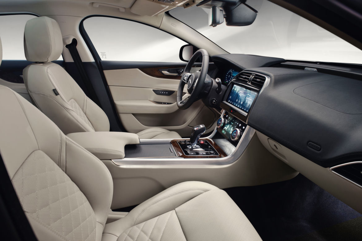 Jaguar XE po liftingu (20MY)