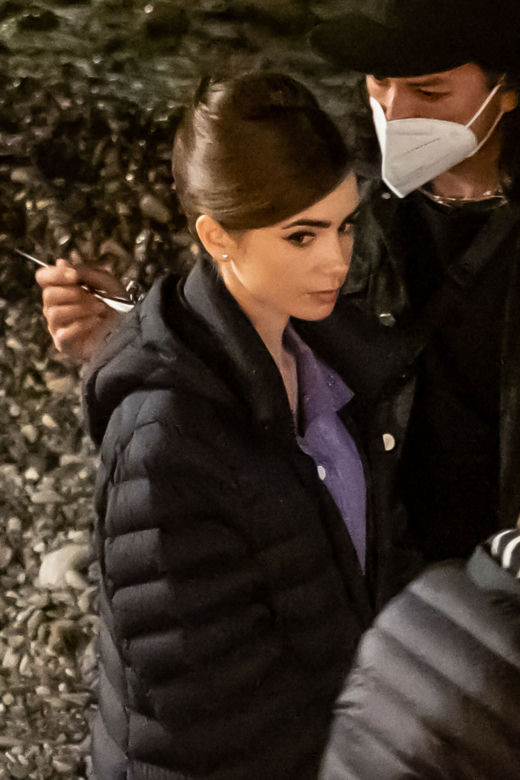 Lily Collins na planie Emily w Paryżu 2