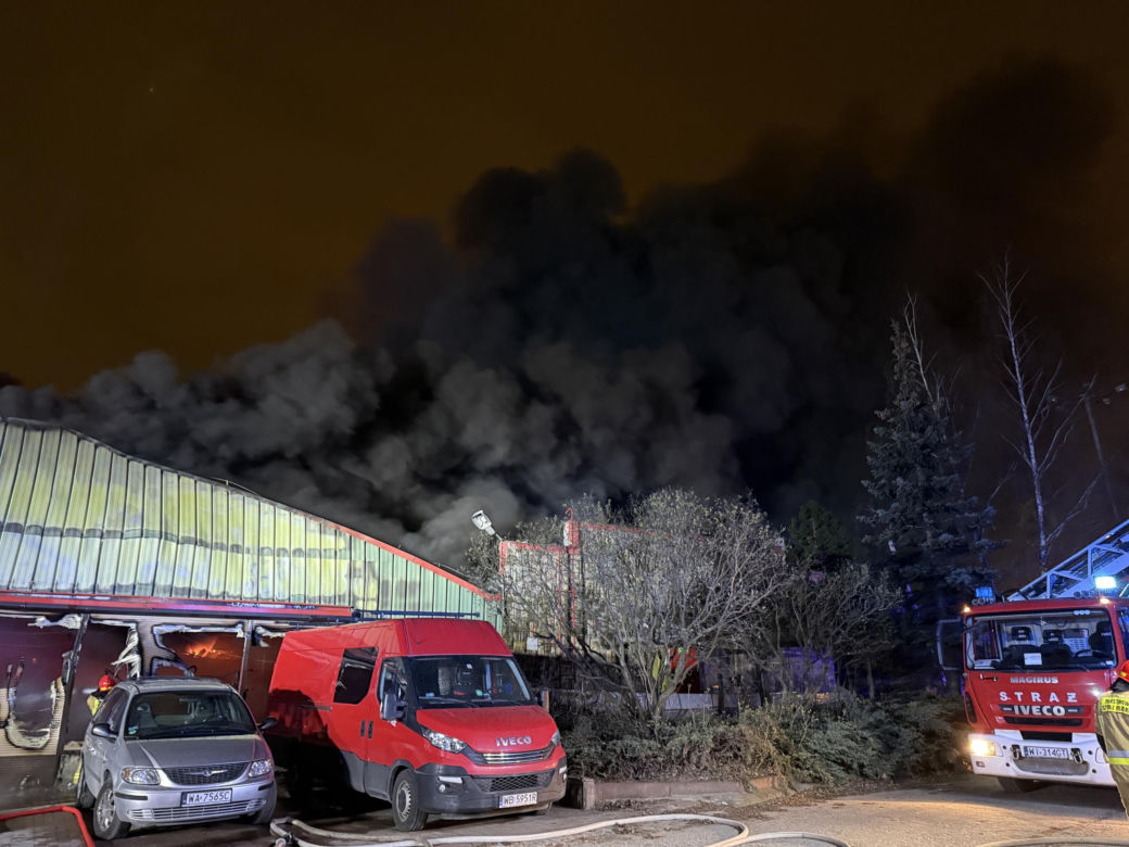 Ogromny pożar na Białołęce. Czarna chmura nad Warszawą
