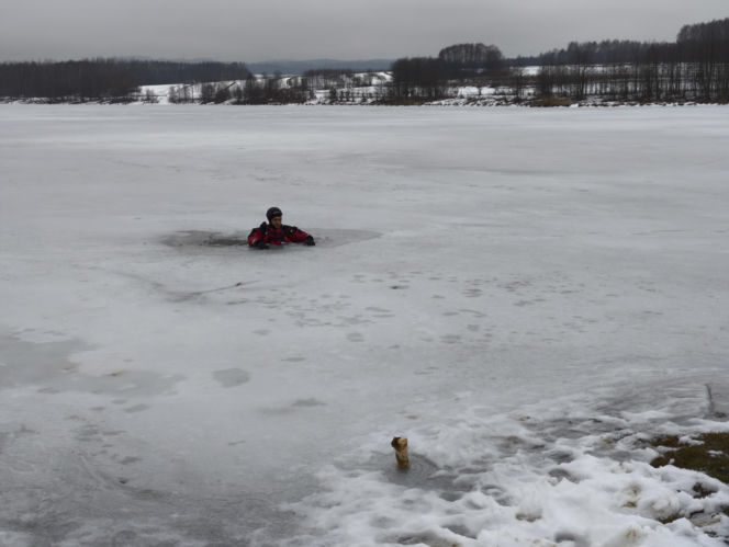 Symulacja akcji ratunkowej na zbiorniku Korzeń w Skrzyszowie