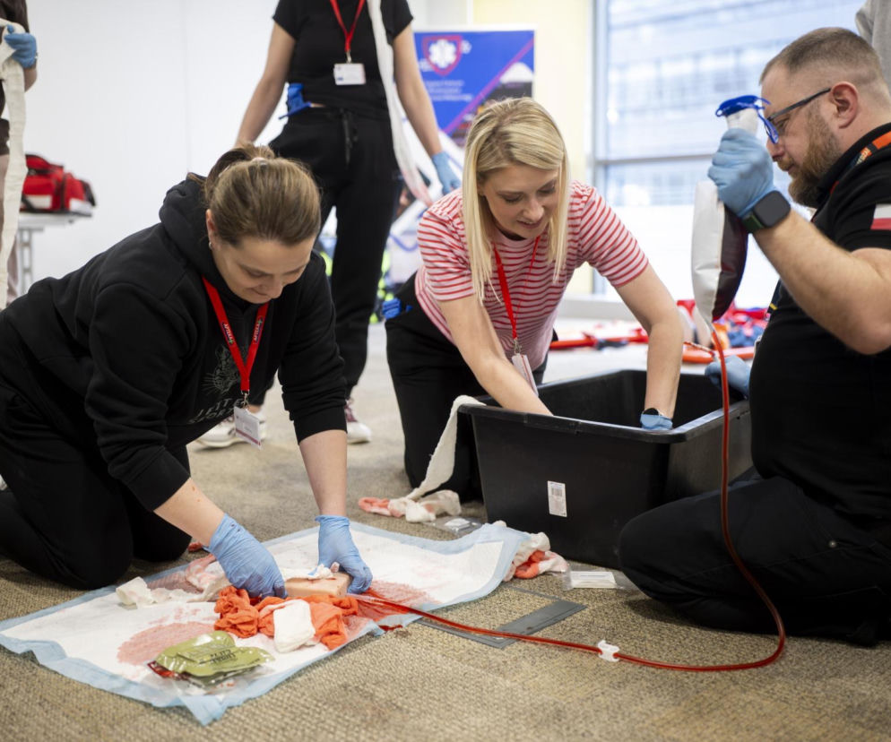 Aptekarze ćwiczą na wypadek wojny. Pierwsze takie szkolenia w Warszawie. Czym jest Apteka pierwszej pomocy?