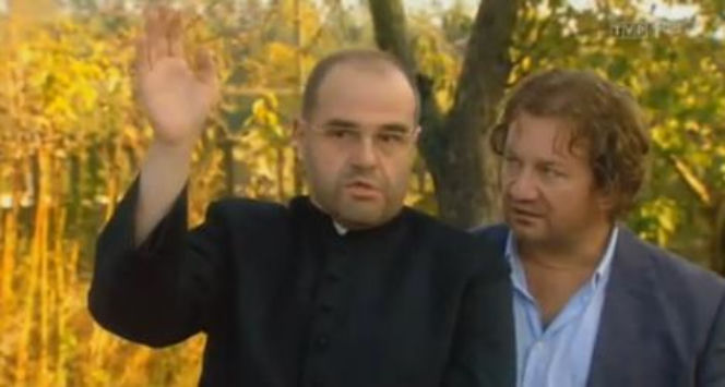 RANCZO 7 sezon odc. 89. Kusy (Paweł Królikowski), ksiądz (Cezary Żak)