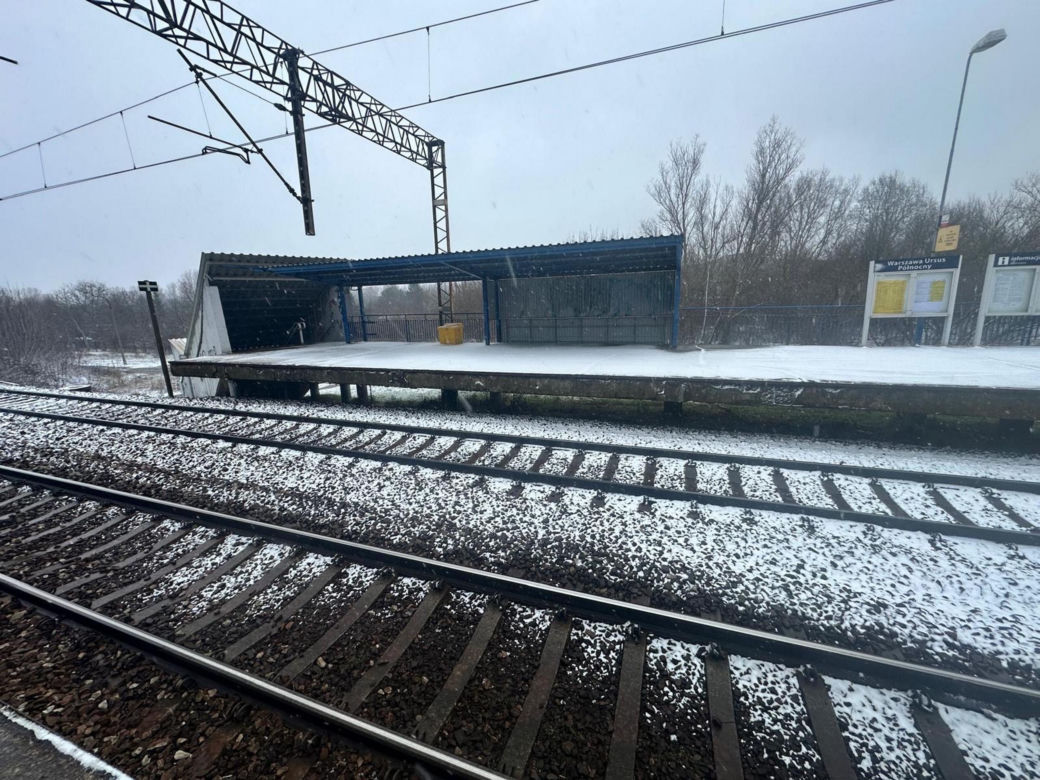 Potężne utrudnienia na kolei. Wiele pociągów opóźnionych. Na torach doszło do koszmarnego wypadku