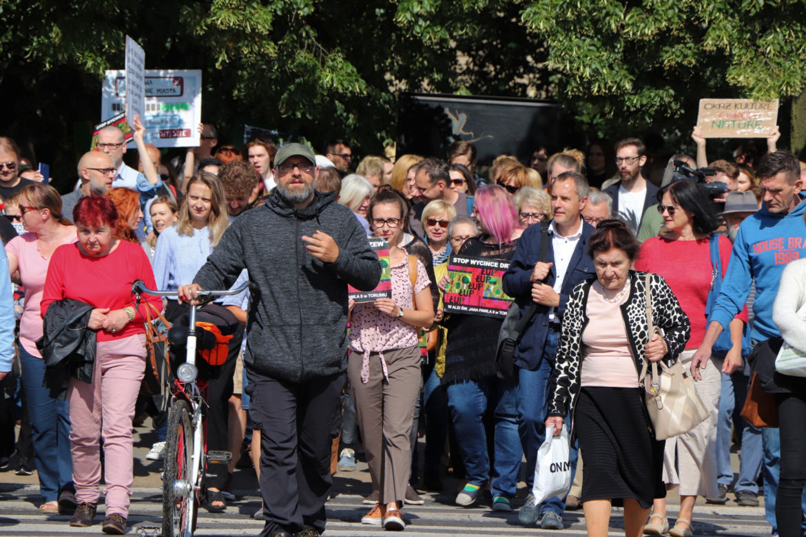 Wielki protest w Toruniu. Mieszkańcy mówią #stopBETONOZIE