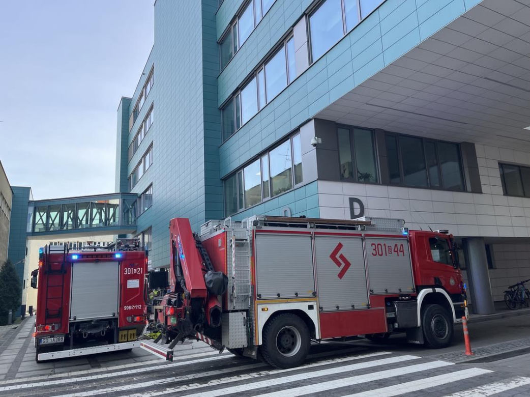 Zalane pomieszczenia w UCK w Gdańsku. Zakład Radioterapii Kliniki Onkologii i Radioterapii