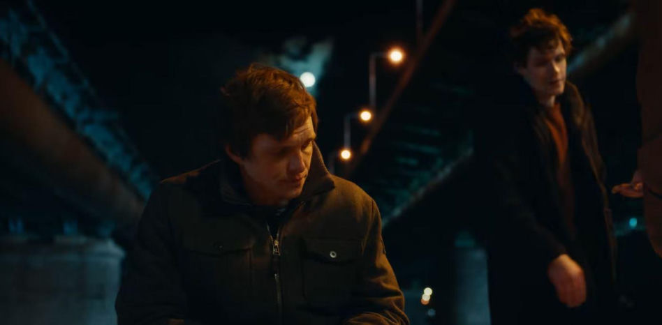 Kadry z teledysku "Chciałem być kimś" i filmu "Król dopalaczy"