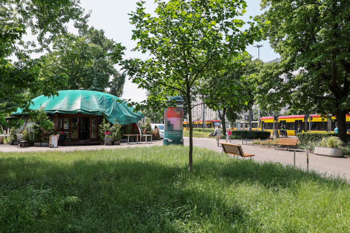 Kultowa pizzeria znika z pl. Narutowicza. Słynny "grzyb" poszedł do rozbiórki