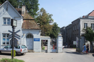 Więzień próbował uciec ze szpitala w Tworkach. Padły strzały. Daleko nie uciekł