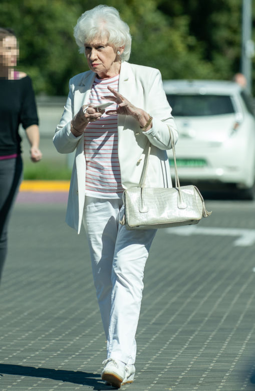 Krystyna Loska jeździ autem