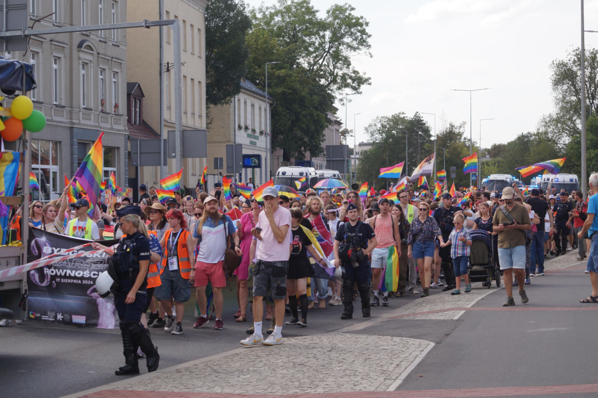III Bydgoski Marsz Równości 2024. Rozśpiewany tłum przeszedł ulcami miasta