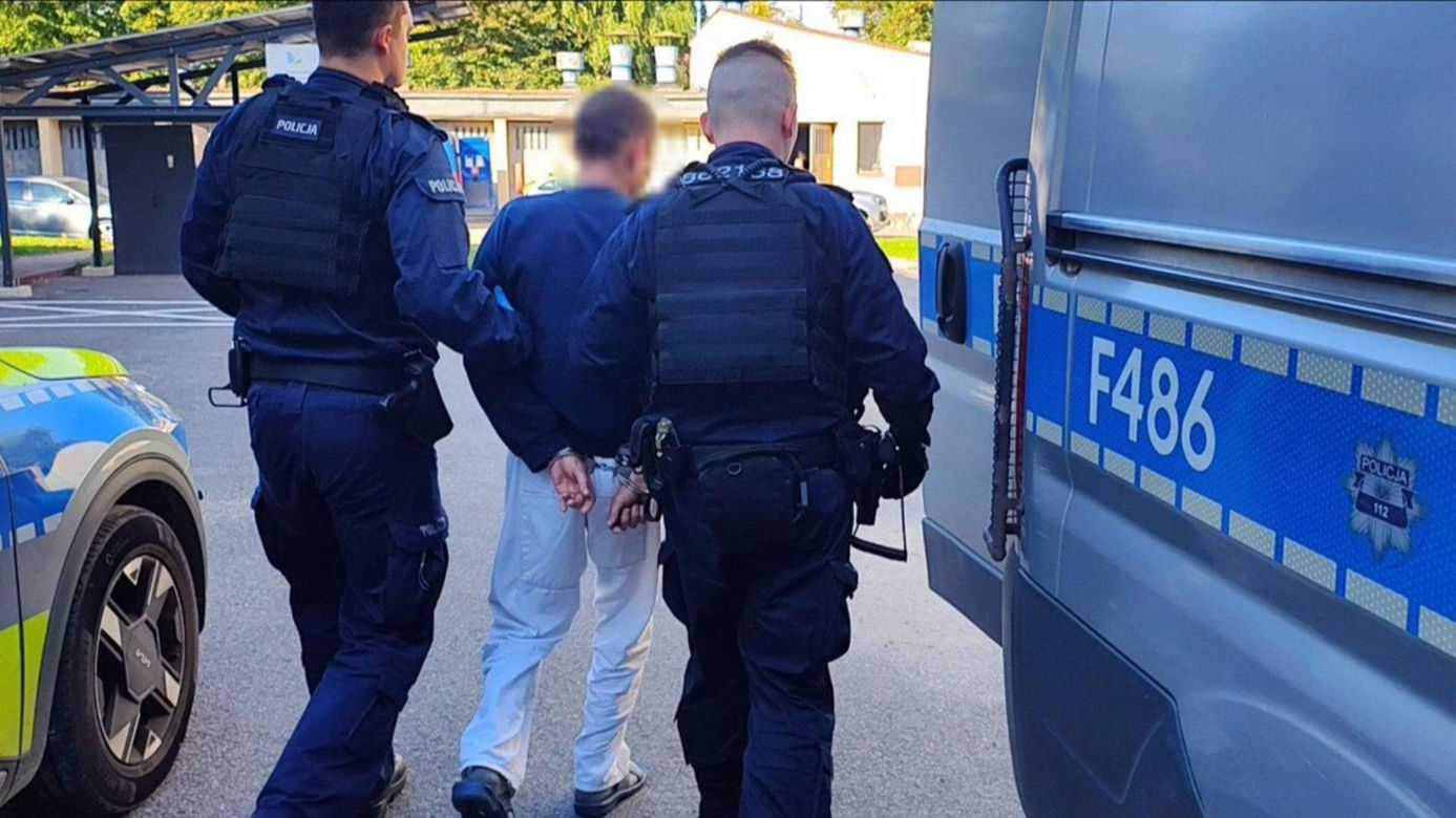 Chciał spalić lokatorów, bo pokłócił się z partnerką. Ogień odciął im drogę ucieczki