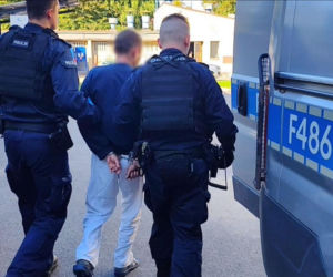 Chciał spalić lokatorów, bo pokłócił się z partnerką. Ogień odciął im drogę ucieczki