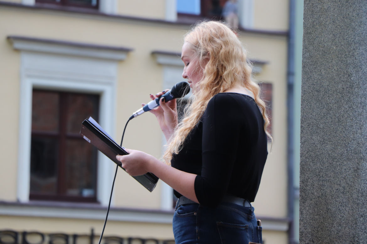 Młodzieżowy Strajk Klimatyczny w Toruniu. Protestowali przeciwko rządowi i korporacjom