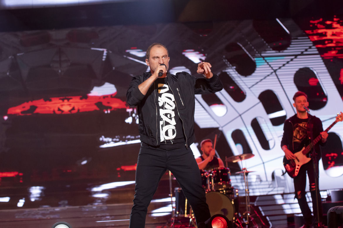 Kazik Mazur jako Paweł Kukiz! Metamorfoza w Twoja Twarz Brzmi Znajomo 13.04.2019 [WIDEO]