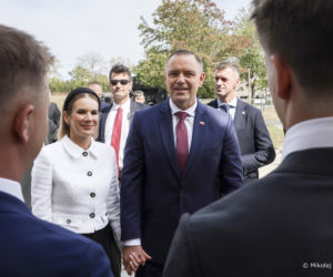 Wszystkie opaski Marty Nawrockiej - dzięki nim ma dziewczęce stylizacje