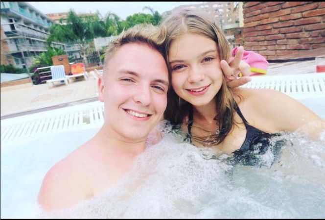 Julia Wróblewska w jacuzzi