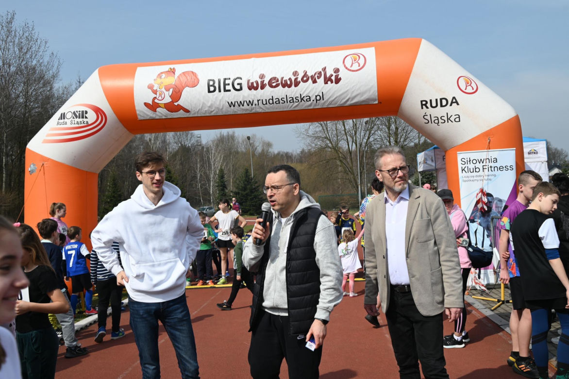 Zainaugurowano jubileuszową edycję "Biegu Wiewiórki" w Rudzie Śląskie. Na starcie setki uczestników 