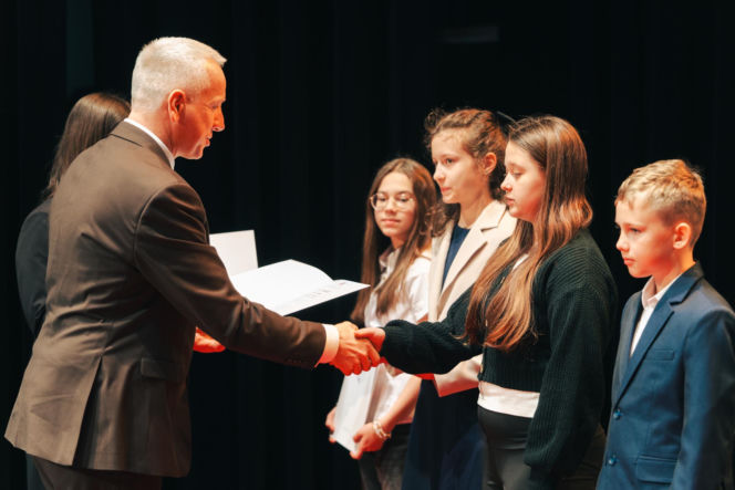 Najzdolniejsi uczniowie odebrali stypendia Prezydenta Miasta Siedlce