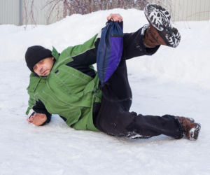Dlaczego boimy się poślizgnąć? Psychologia upadków i jak przezwyciężyć lęk