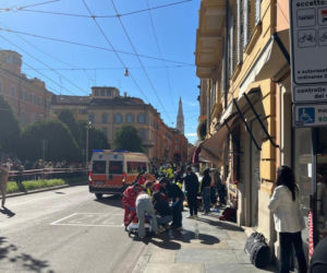 Horror we Włoszech! Rozpędzony samochód wjechał w tłum. Wielu rannych 
