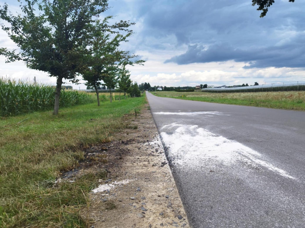 Ślady zbrodni na drodze, spalone ubrania ofiary spod Grójca. Sąsiedzi: "Myśleliśmy, że to mafijne porachunki"