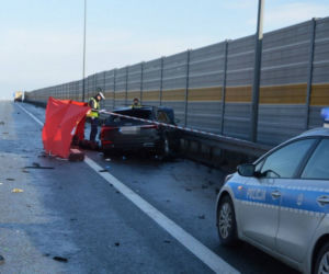 40-latek zginął na A1 wbijając się luksusowym Audi pod naczepę